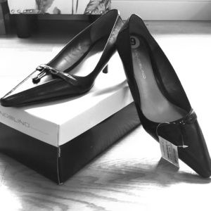 Bandolino shoes with tag still on.